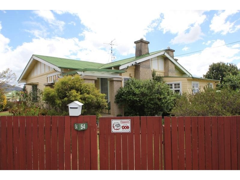 54 Logan Street, Tenterfield NSW 2372