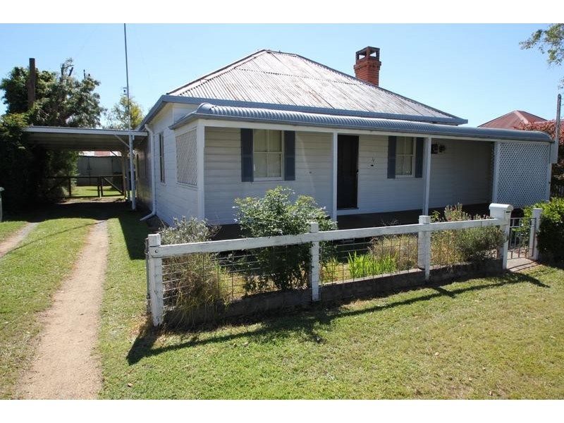36 Margaret Street, Tenterfield NSW 2372