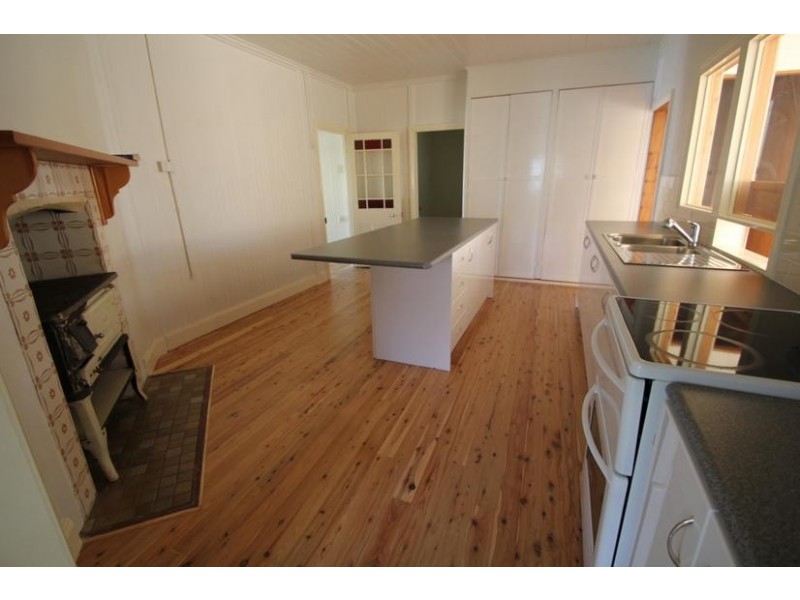36 Margaret Street, Tenterfield NSW 2372