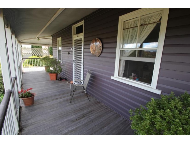 228 Bulwer Street, Tenterfield NSW 2372