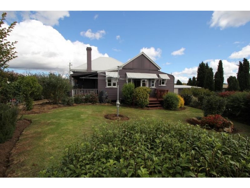228 Bulwer Street, Tenterfield NSW 2372