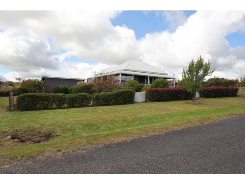 228 Bulwer Street, Tenterfield NSW 2372
