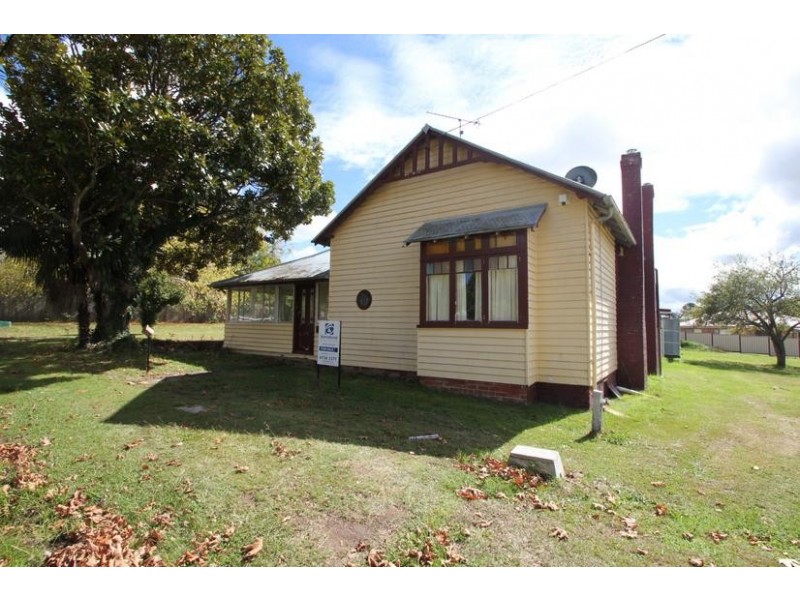 32 Naas Street, Tenterfield NSW 2372