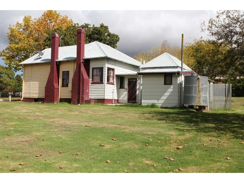 32 Naas Street, Tenterfield NSW 2372