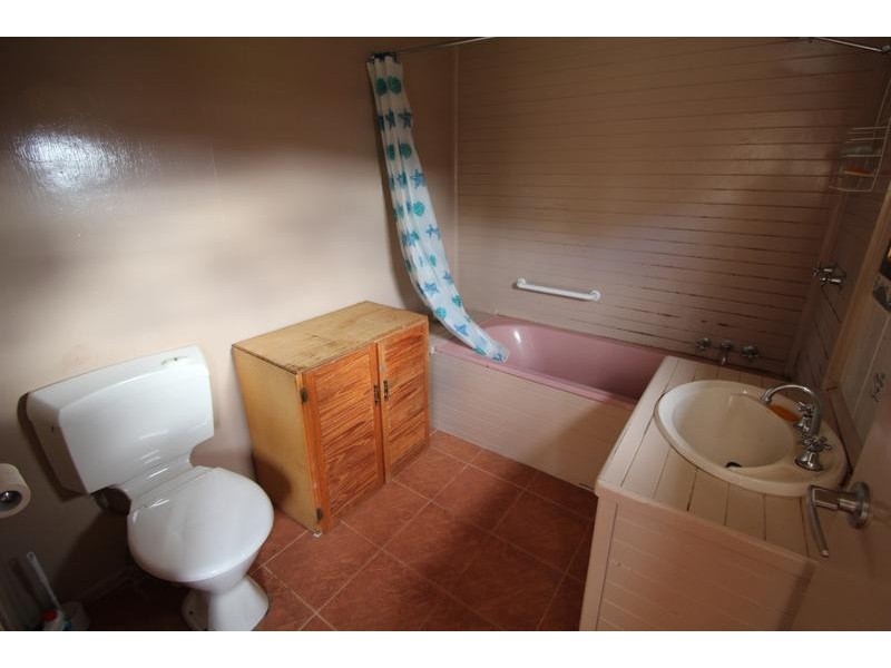 70 – 72 Border Street, Wallangarra QLD 4383