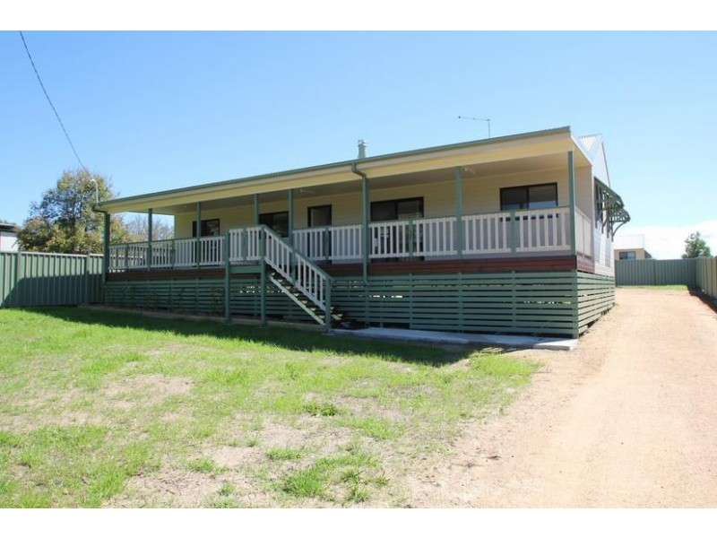 4 Laird Street, Tenterfield NSW 2372