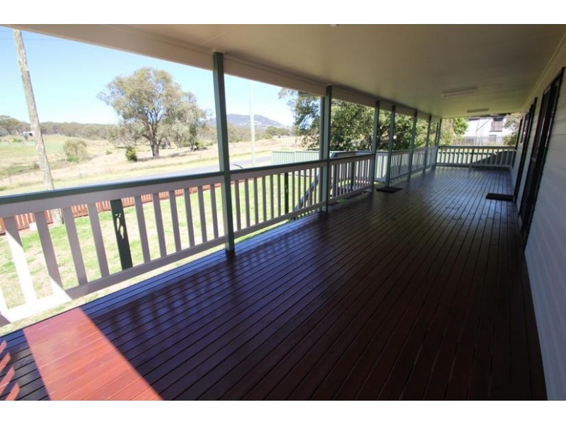 4 Laird Street, Tenterfield NSW 2372
