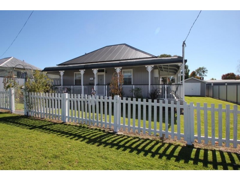 36 Manners Street, Tenterfield NSW 2372