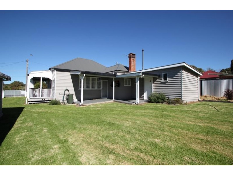 36 Manners Street, Tenterfield NSW 2372