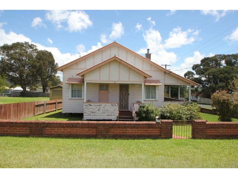 73 Bulwer Street, Tenterfield NSW 2372