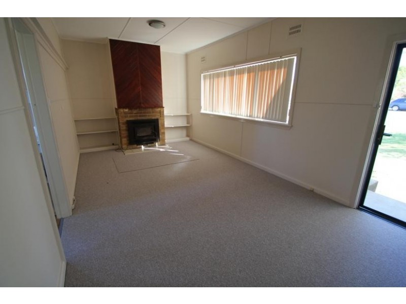 11 Duncan Street, Tenterfield NSW 2372
