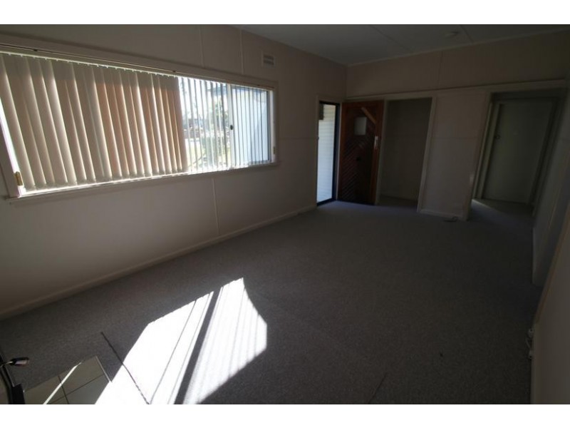 11 Duncan Street, Tenterfield NSW 2372