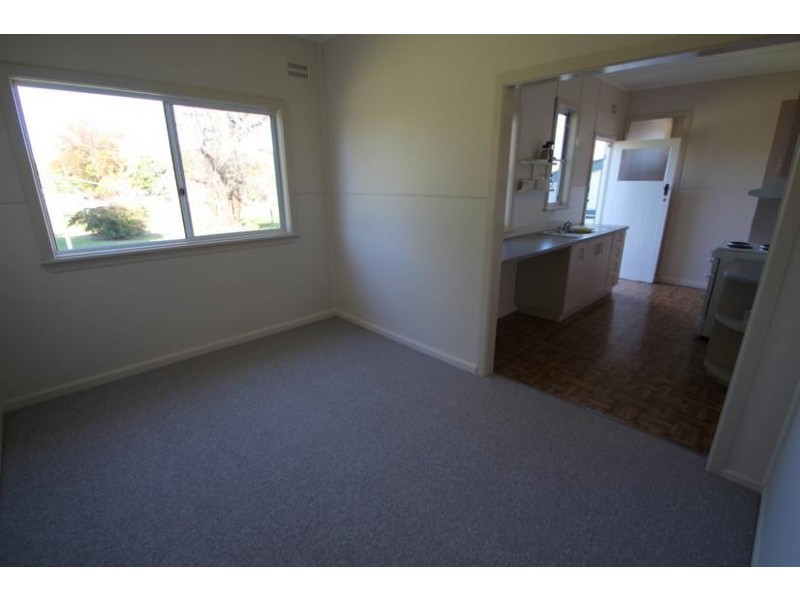 11 Duncan Street, Tenterfield NSW 2372