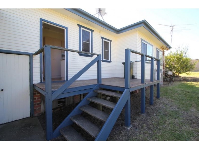 11 Duncan Street, Tenterfield NSW 2372