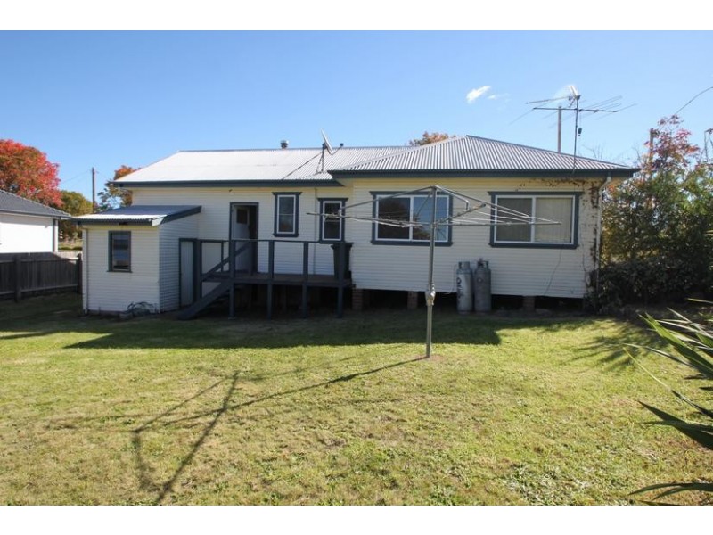11 Duncan Street, Tenterfield NSW 2372