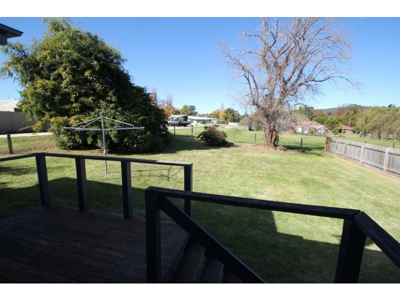 11 Duncan Street, Tenterfield NSW 2372