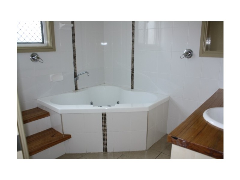 49 Molesworth Street, Tenterfield NSW 2372