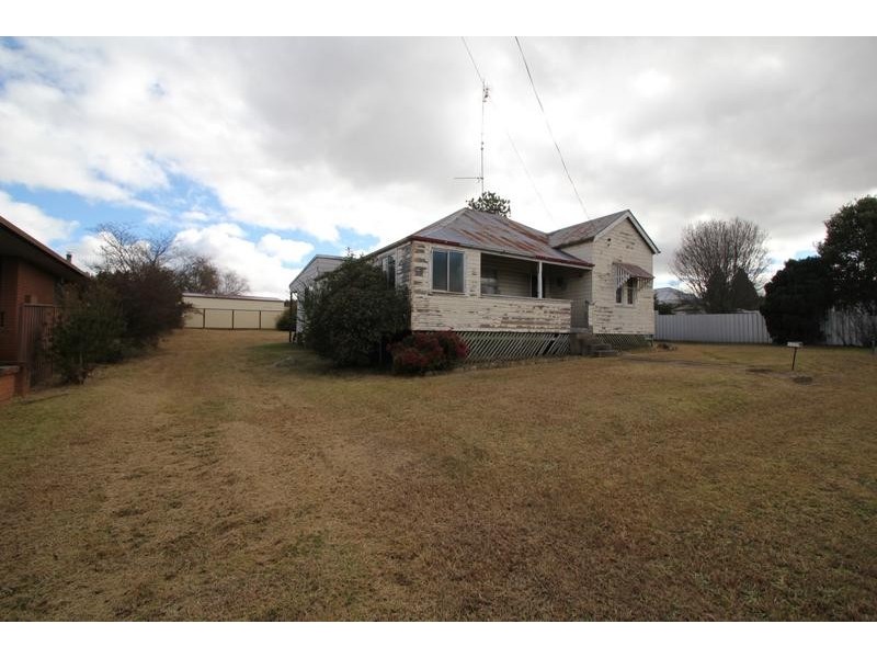 28 Duncan Street, Tenterfield NSW 2372