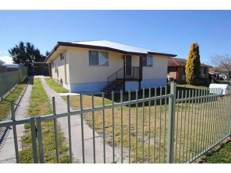 30 Miles Street, Tenterfield NSW 2372