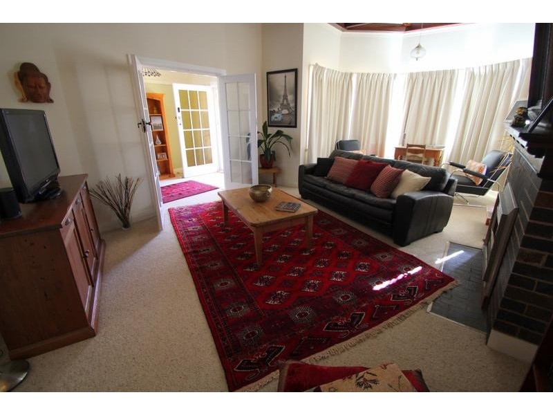 111 Molesworth Street, Tenterfield NSW 2372