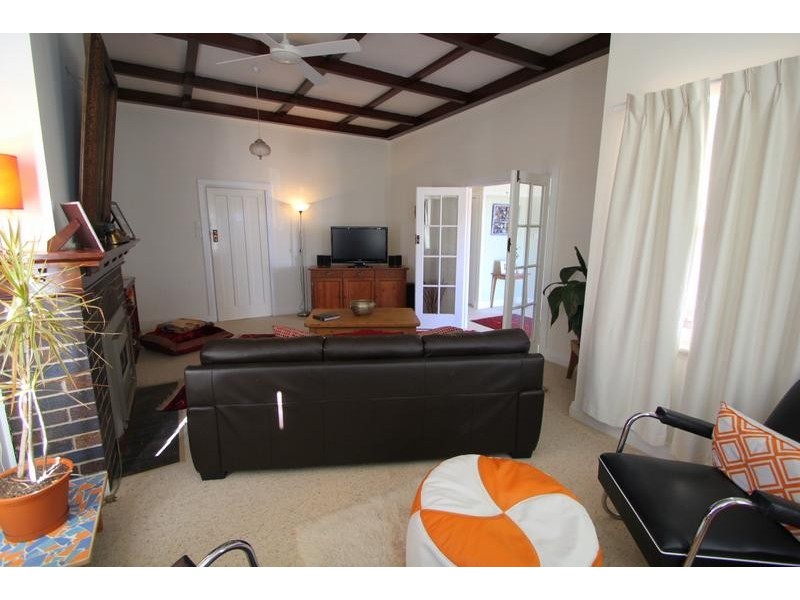 111 Molesworth Street, Tenterfield NSW 2372