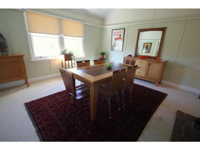 111 Molesworth Street, Tenterfield NSW 2372