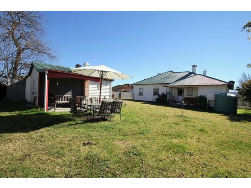 111 Molesworth Street, Tenterfield NSW 2372