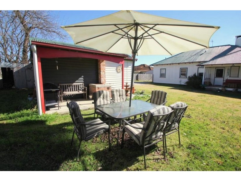 111 Molesworth Street, Tenterfield NSW 2372