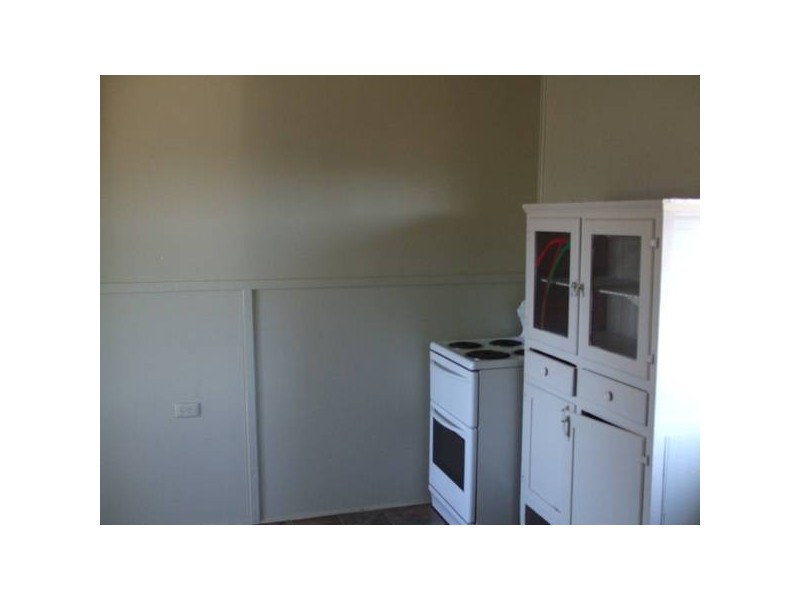 72 Woodlawn Street, Wallangarra QLD 4383