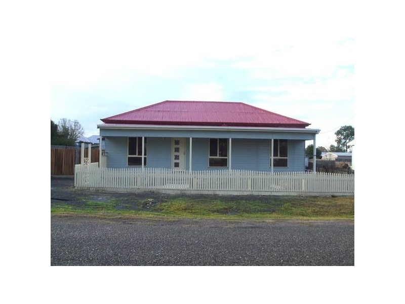 4 Margaret Street, Tenterfield NSW 2372