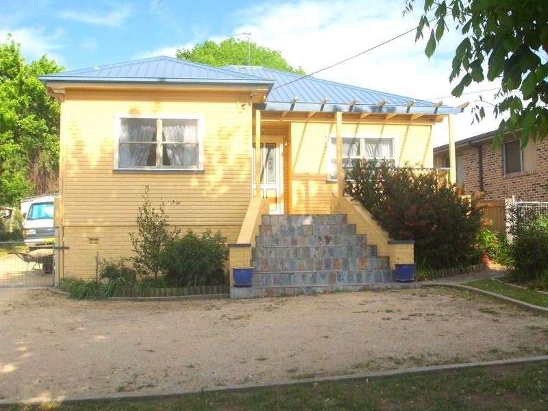 52 George Street, Tenterfield NSW 2372