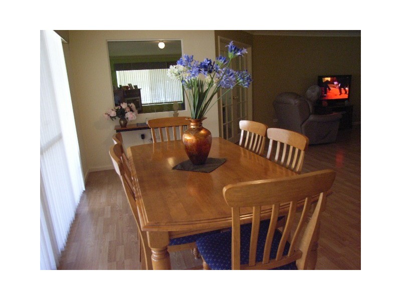 8 Rosebud Crescent, Eaton WA 6232