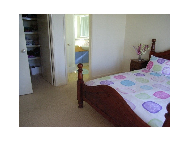 8 Rosebud Crescent, Eaton WA 6232