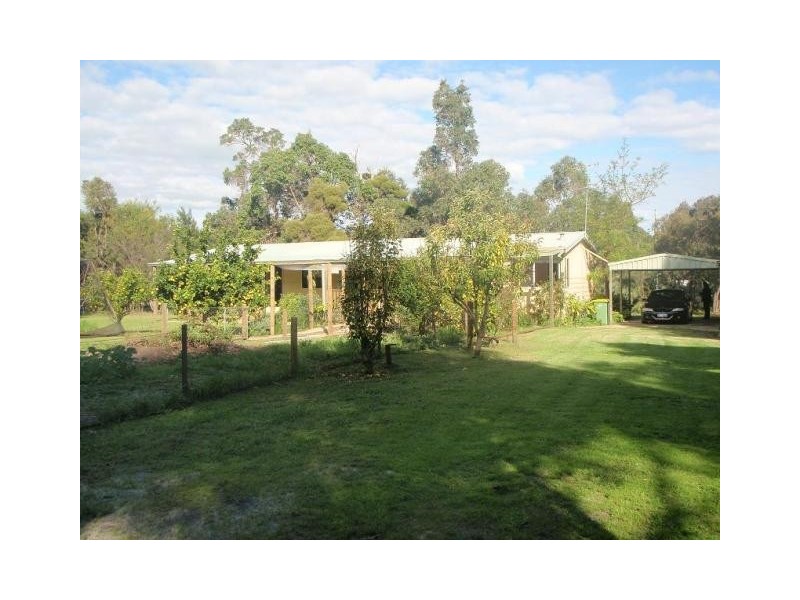 4 Reef Place, Leschenault WA 6233