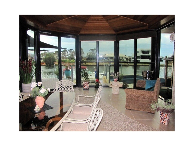 33 Portofino Crescent, Pelican Point WA 6230