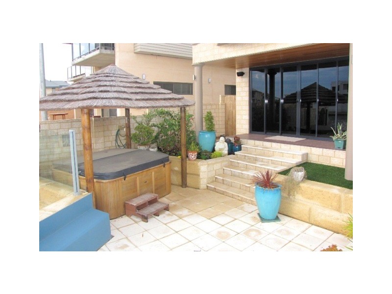 33 Portofino Crescent, Pelican Point WA 6230