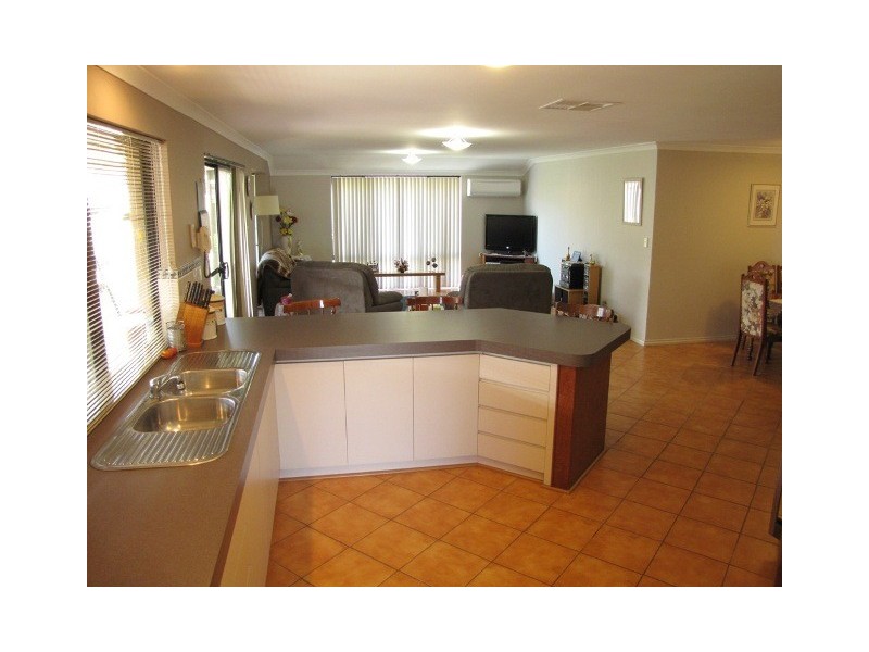 8 Carbine Loop, Millbridge WA 6232