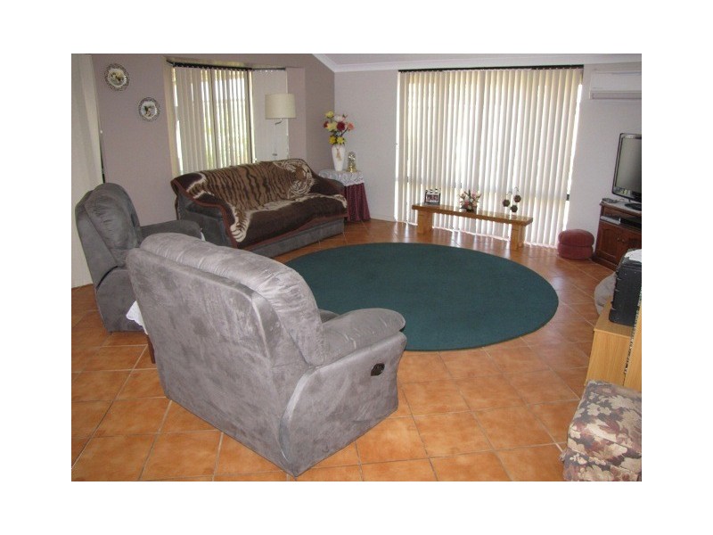 8 Carbine Loop, Millbridge WA 6232