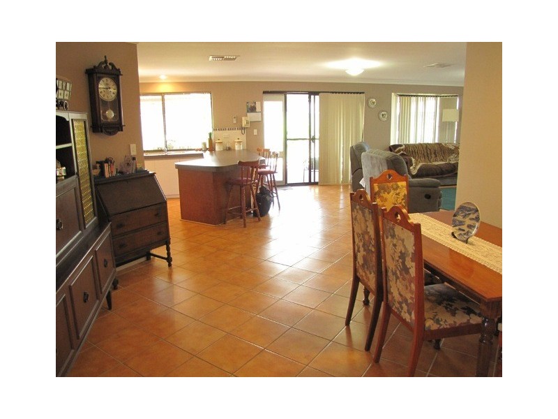 8 Carbine Loop, Millbridge WA 6232