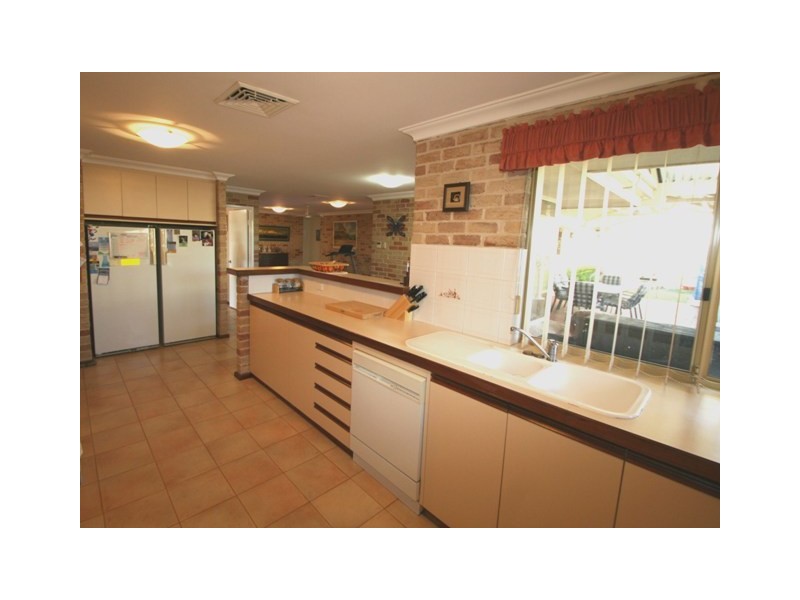 4 Batavia Place, Australind WA 6233