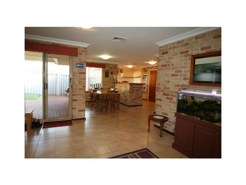 4 Batavia Place, Australind WA 6233