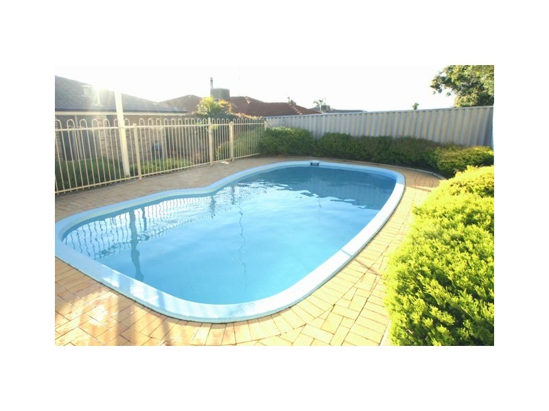 4 Batavia Place, Australind WA 6233