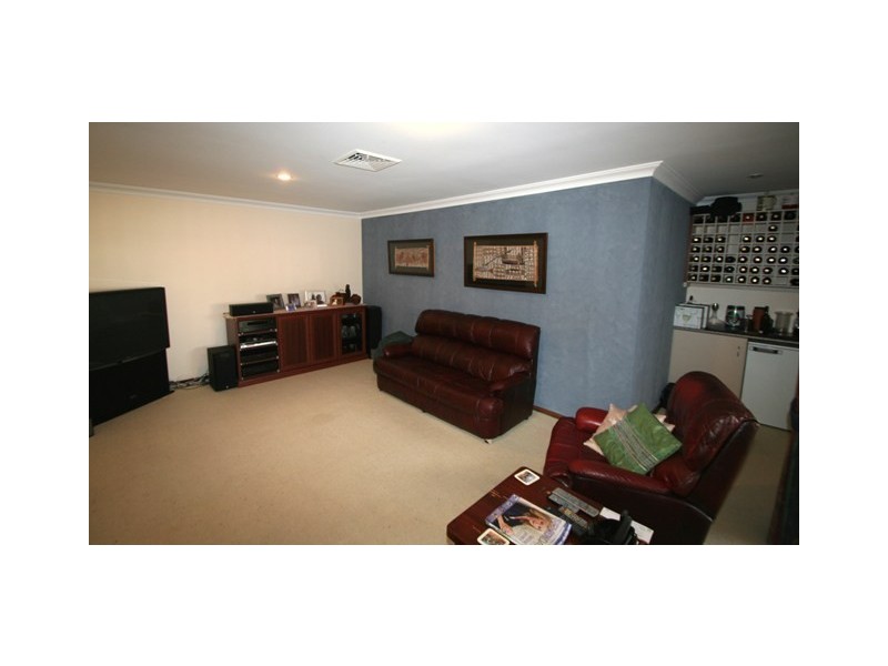 4 Batavia Place, Australind WA 6233