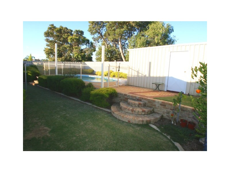 4 Batavia Place, Australind WA 6233