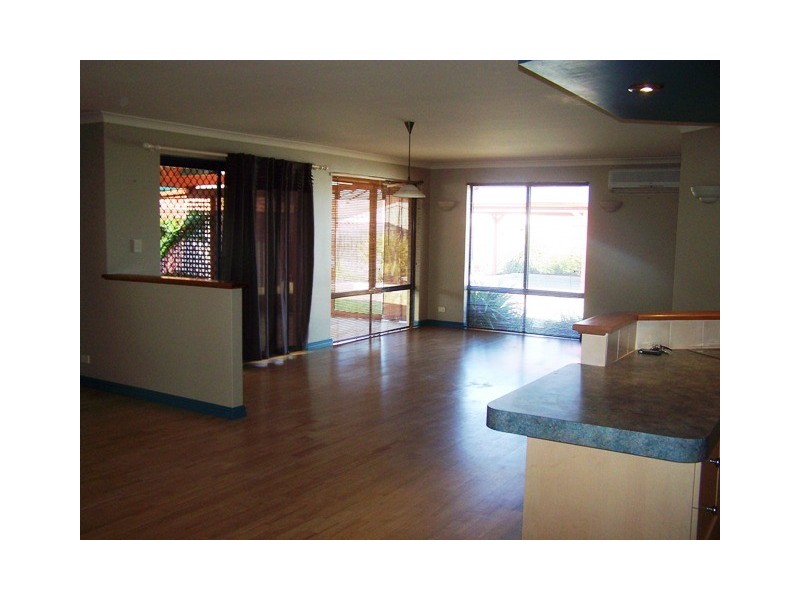 25 Blue Wren Drive, Eaton WA 6232
