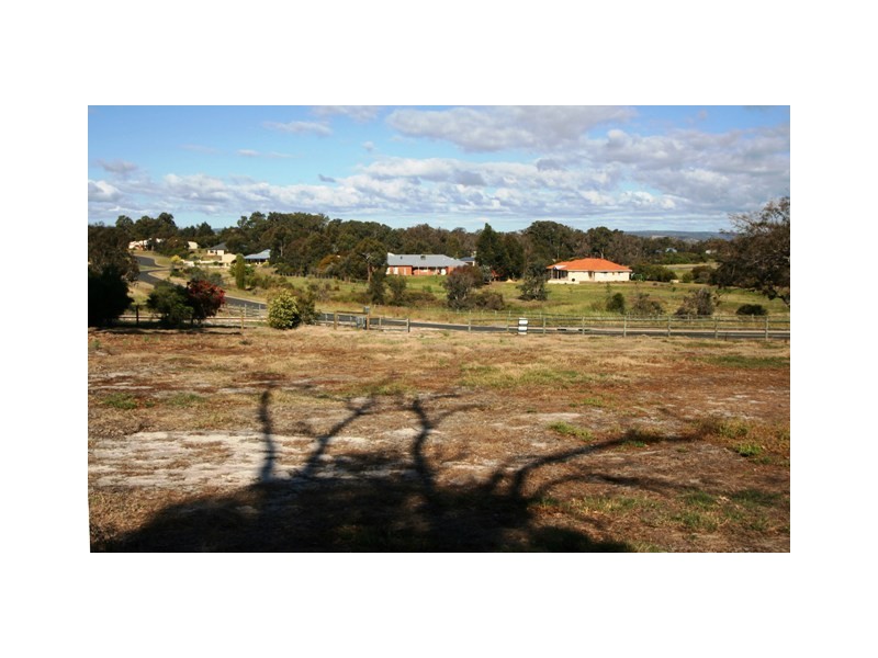 8 Craigie Drive, Roelands WA 6226