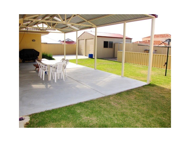 11 Naroona Drive, Dalyellup WA 6230