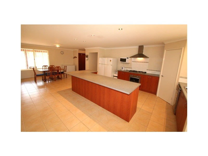 17 Livingstone Heights, Roelands WA 6226