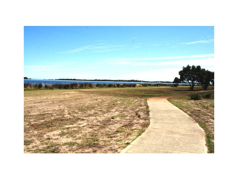 8 Kendle Close, Pelican Point WA 6230