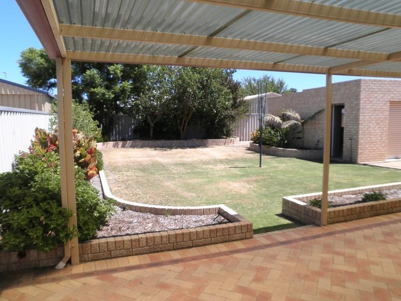 11 Scarlet Drive, Glen Iris WA 6230